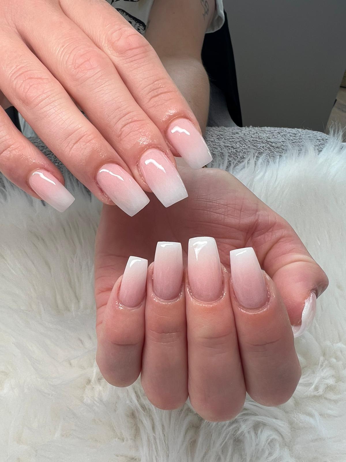 Babyboom ombré nagels
